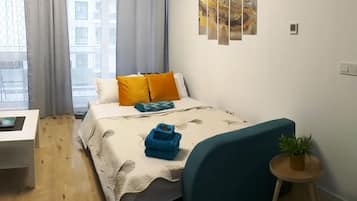 2 bedrooms, desk, iron/ironing board, free WiFi