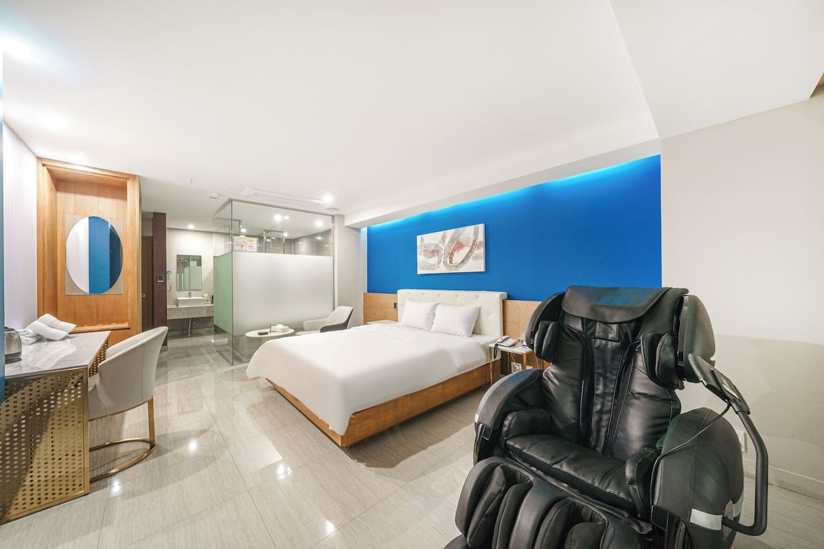 Superior massage chair | Con stile personalizzato, con arredamento individuale, Wi-Fi gratuito