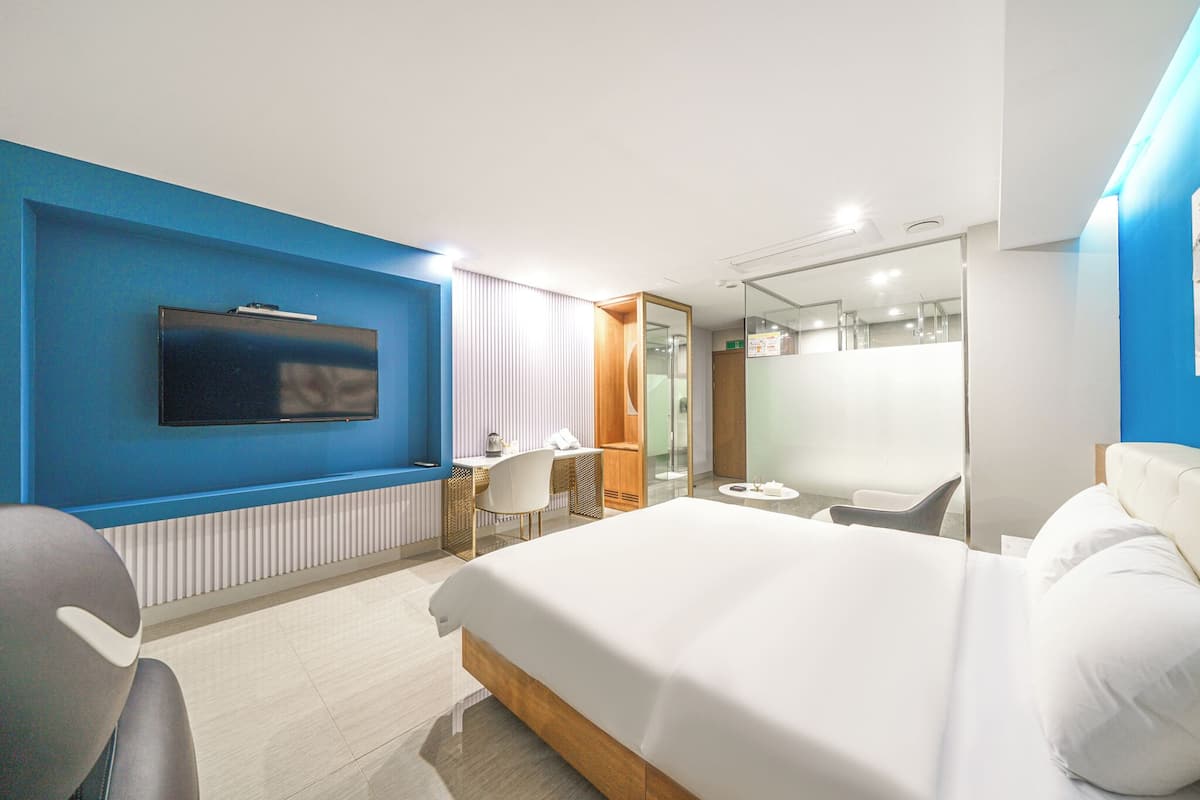 Superior massage chair | Individuelt design, individuel indretning, gratis Wi-Fi, sengetøj