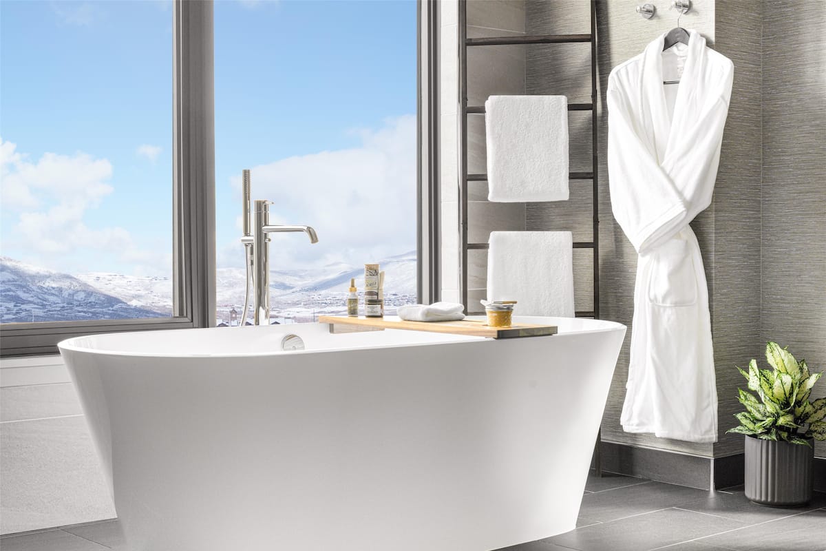 Presidential-sviitti | Kylpyhuone | Designer-hygieniatuotteet, hiustenkuivaaja, kylpytakit, tohvelit