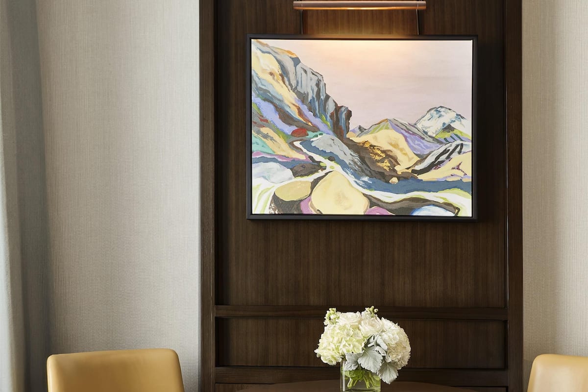 Allergiatestatut vuodevaatteet, tallelokero huoneessa, työpöytä