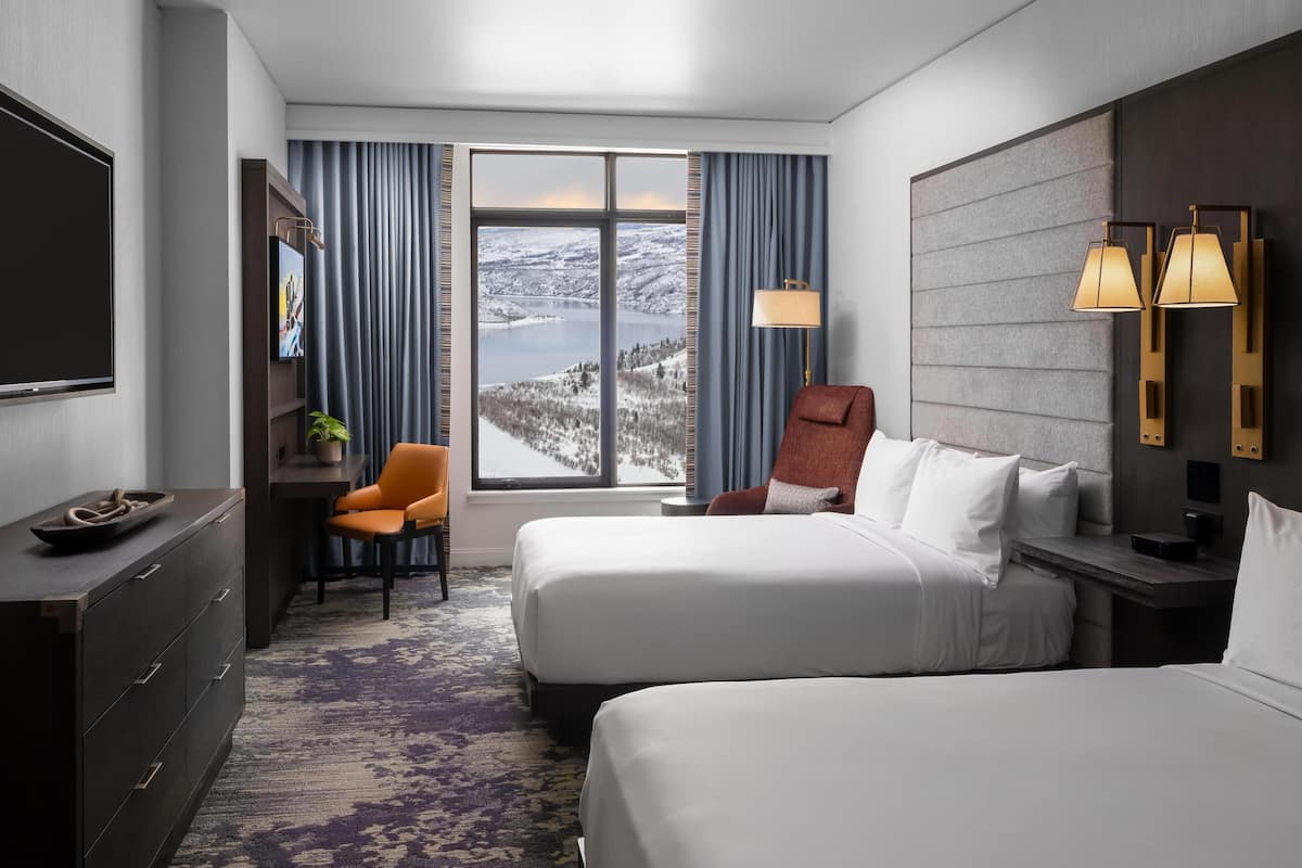 Allergiatestatut vuodevaatteet, tallelokero huoneessa, työpöytä