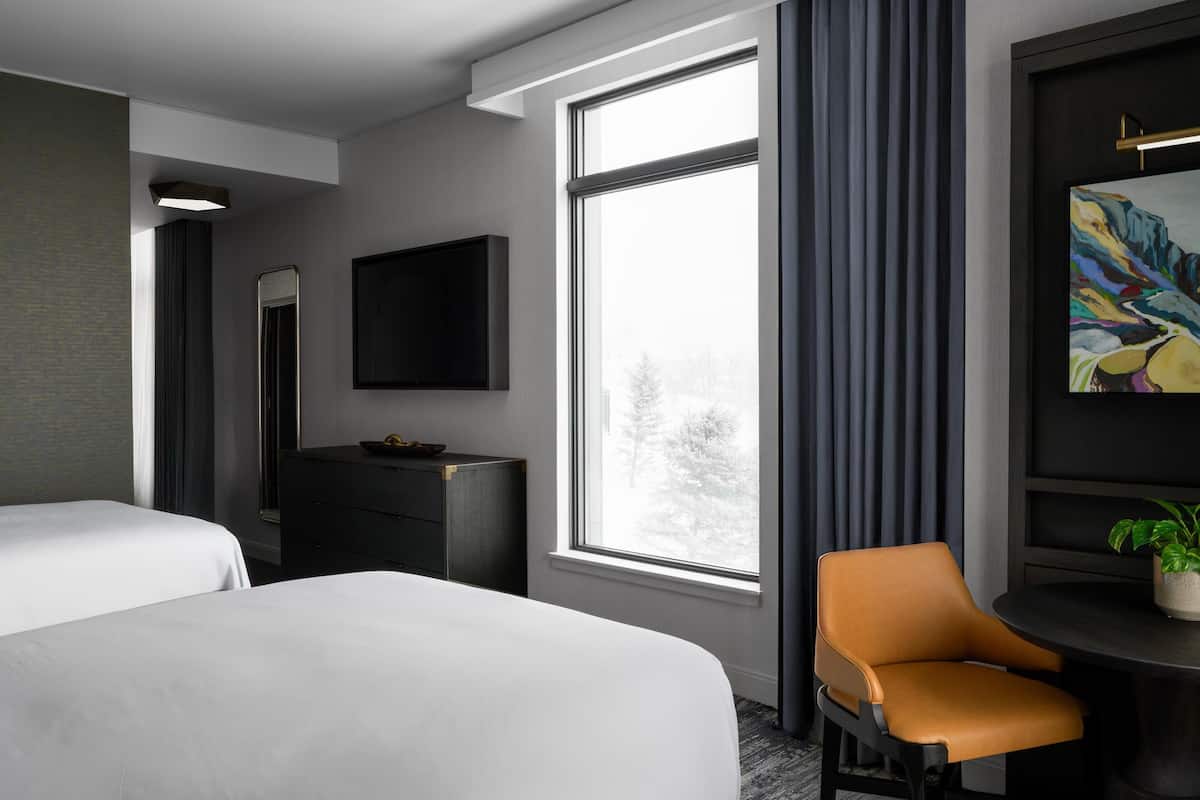 Room, 2 Double Beds, Corner