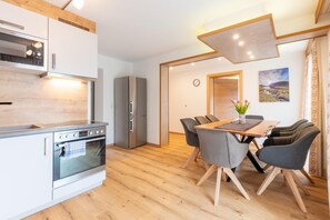 Microondas, horno, parrilla de estufa y lavavajillas 