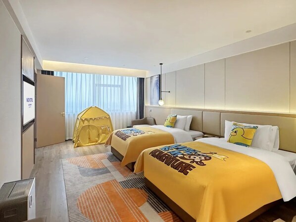 A hotel room with two beds, a small tent-like structure, and a view of the city. - Novotel Jiaxing Port Area (Jiaxing)