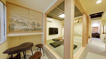 Traditional House | Free WiFi, bed sheets