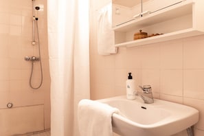 Apartment | Bathroom | Towels