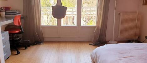 2 bedrooms, iron/ironing board, free WiFi, bed sheets