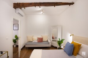 1 bedroom, iron/ironing board, WiFi, bed sheets - Clavature Suite, a centrally located 35-sq. m. favor.  (Bologna)