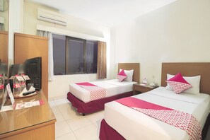 Standard Twin Room - Capital O Galaxy Inn (Bandung)
