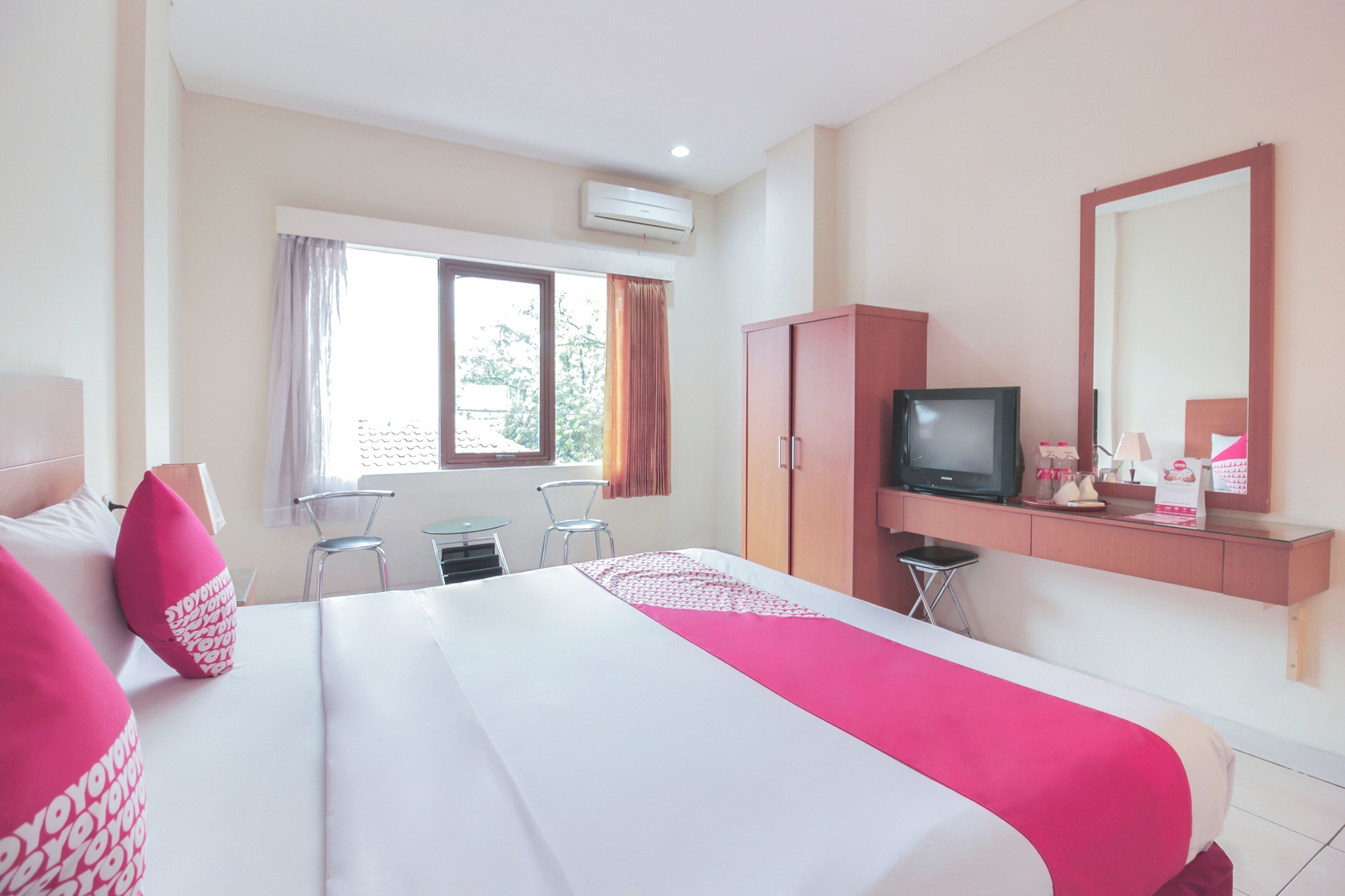 غرفة ديلوكس مزدوجة | مساحة عمل للكمبيوتر المحمول وواي فاي مجانًا وملاءات أسرّة