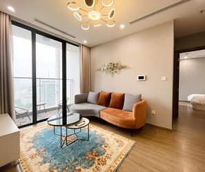 Appartement Luxe | Coin séjour | TV connectée de 40 pouces avec chaînes numériques