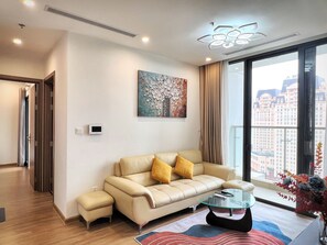 Luxury Apartment | Living area | 40-inch Smart TV with digital channels - Vinhome SkyLake - Service Apartment (Hanoi)