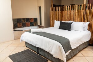 Superior Double or Twin Room | Individually decorated, individually furnished, desk, laptop workspace - The Tropical Hut Lodges (eMthunzini)