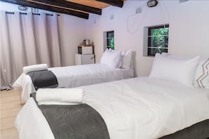 Decoración personalizada, muebles diferentes y escritorio