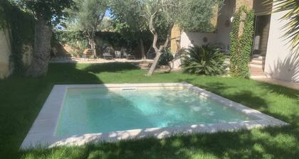 Villa 3 chambres avec piscine en Provence à proximité des remparts d'Avignon 