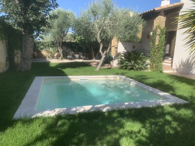 Villa 3 Chambres Avec Piscine en Provence à Proximité des Remparts D'avignon
