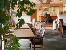 Daily cooked-to-order breakfast (JPY 600 per person)