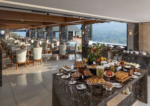 Restaurant - The Grand Cliff Resort Munnar (Devikolam)