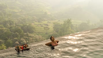 Outdoor pool, pool umbrellas, sun loungers