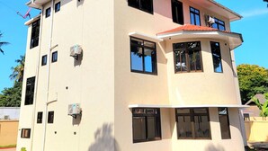Unclassified image, 4 of 12, button - Velmont Hotel (Dar es Salaam)