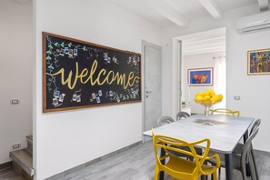 Dining - Modern spacious and air-conditioned apartment
 (Palermo)