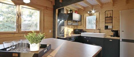 ثلاجة، ميكروويف، فرن، غسالة أطباق