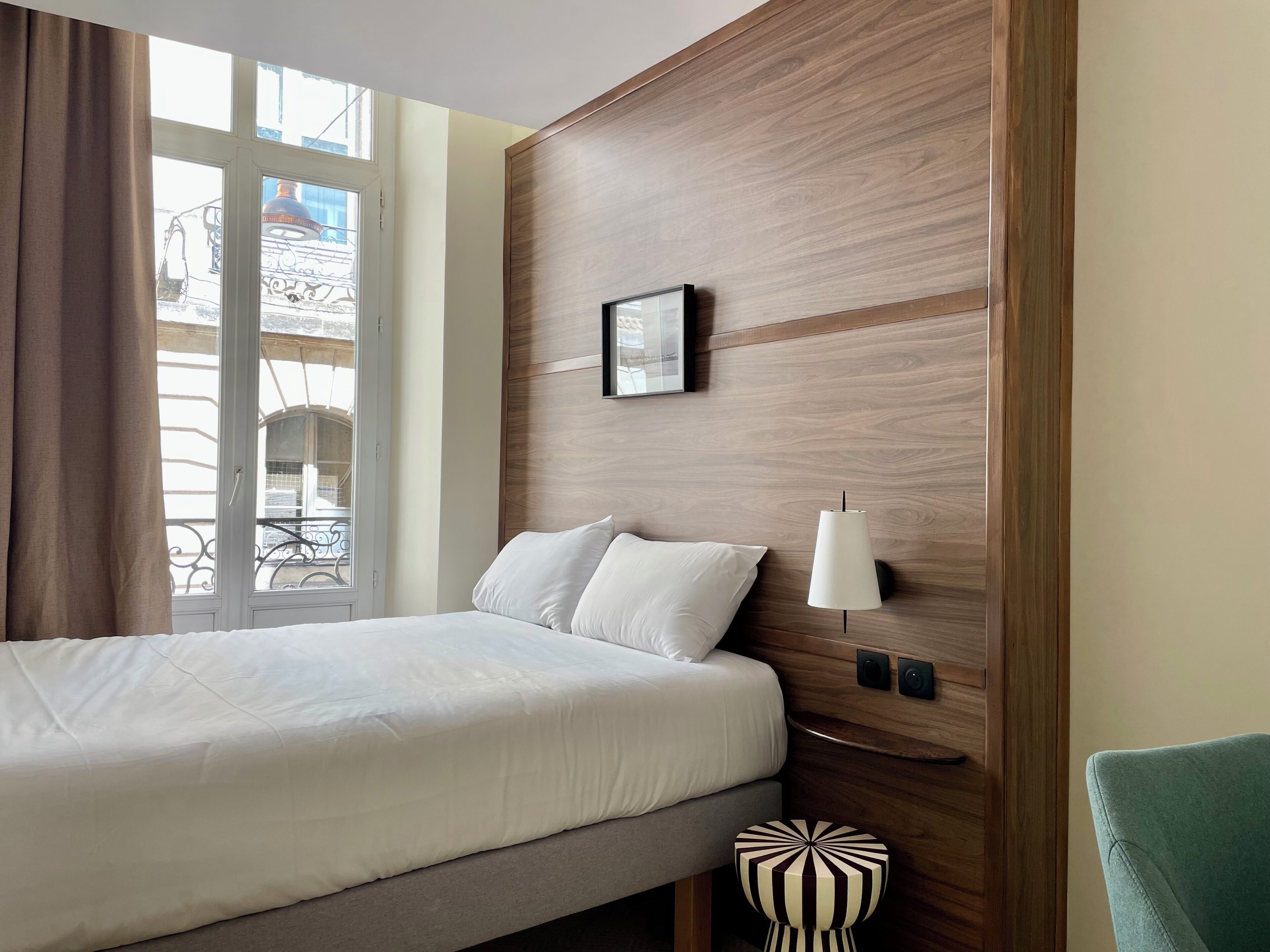 Ropa de cama de alta calidad, colchones con pillow-top y wifi gratis 