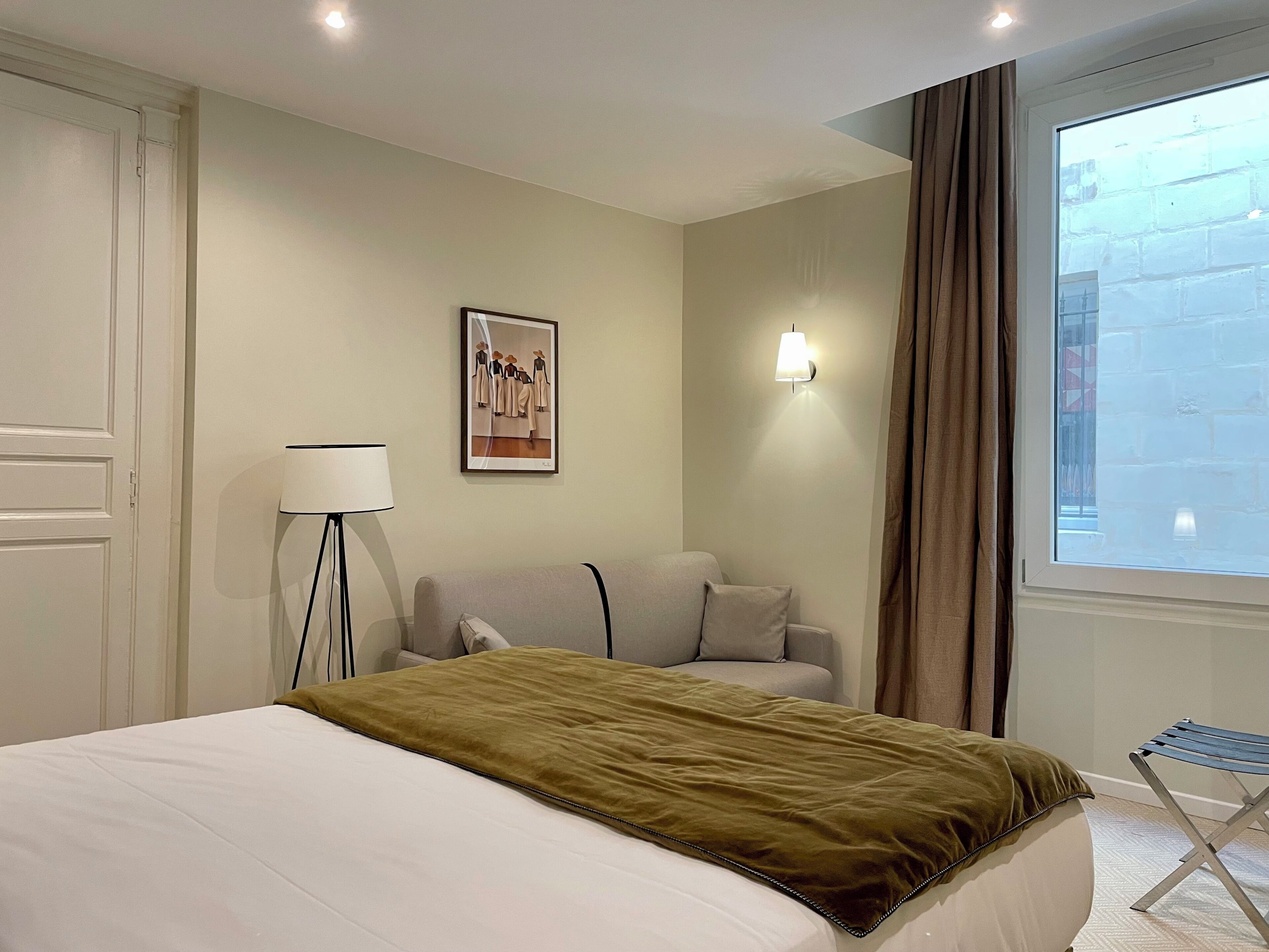 Ropa de cama de alta calidad, colchones con pillow-top y wifi gratis 