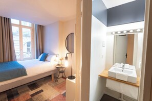 Petite Chambre Double | Premium bedding, pillowtop beds, individually decorated - Hôtel du Théâtre (Bordeaux)
