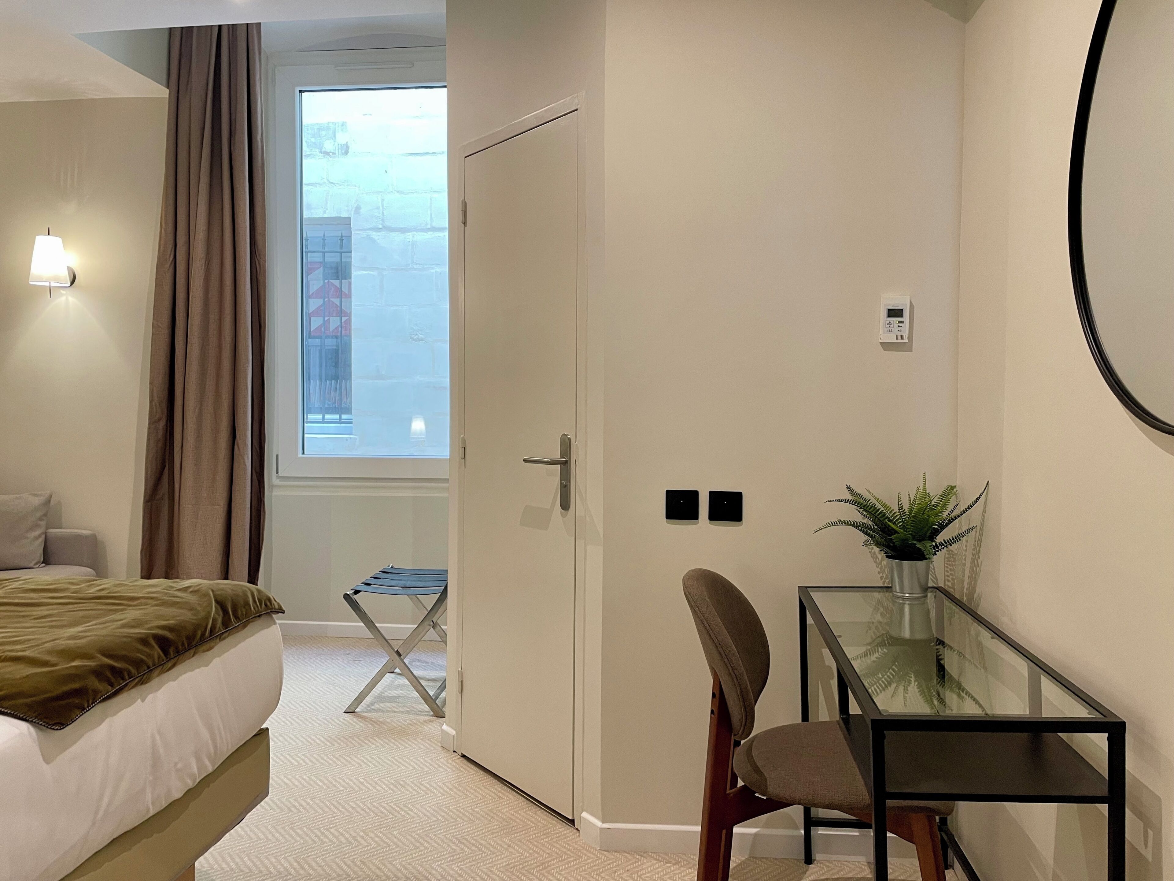 Suite | Premium bedding, pillowtop beds, WiFi (free), individually decorated