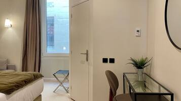 Suite | Premium bedding, pillowtop beds, WiFi (free), individually decorated
