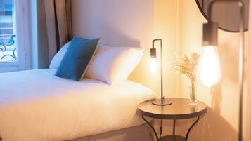 Petite Chambre Double | Literie de qualité supérieure, surmatelas, décoration personnalisée