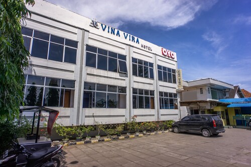 OYO 2180 Vina Vira Hotel