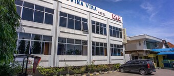 โอโย 2180 วินา วีรา โฮเต็ล