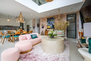 55-inch Smart TV with cable channels, Netflix, pay films - Maison Jolie Villa by Betterplace (Canggu)