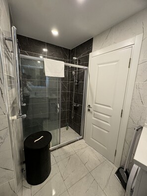 Superior Apartment | Bathroom | Free toiletries, hair dryer, slippers - Istanbul Relax Suite (Istanbul)