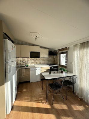 Loft panorámico | Cocina privada | Refrigerador, horno, parrilla de estufa y lavavajillas 
