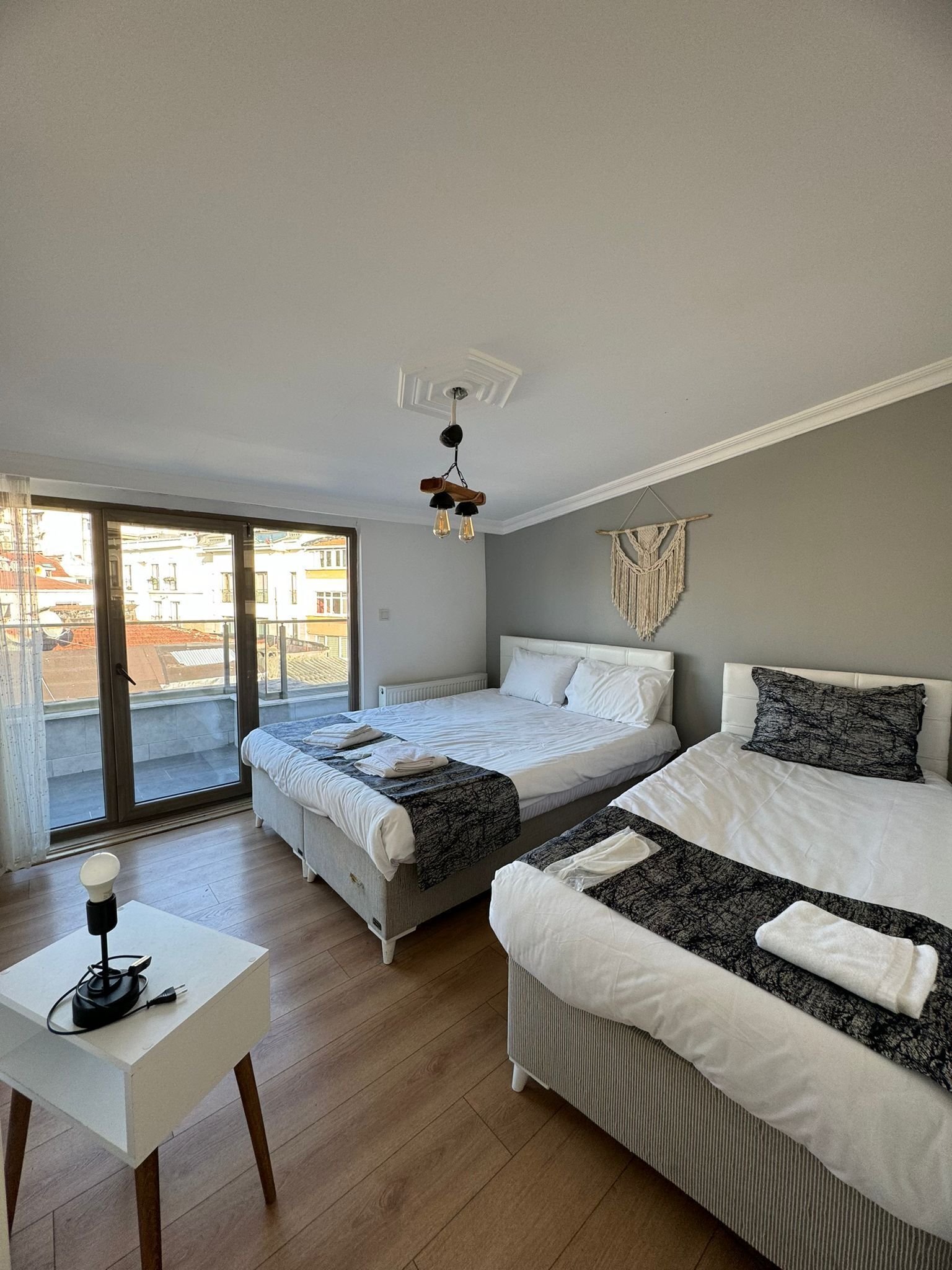 Loft Panoramic | Skrivbord, mörkläggningsgardiner, ljudisolering och strykjärn/strykbräda