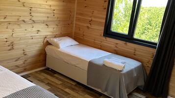 1 bedroom, premium bedding, minibar, desk