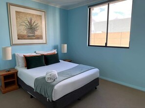 2 chambres, fer et planche à repasser, accès au Wi-Fi (inclus)