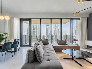 Deluxe Apartment | Living room - Spacious Apt With Spectacular Burj Khalifa Views (Dubai)