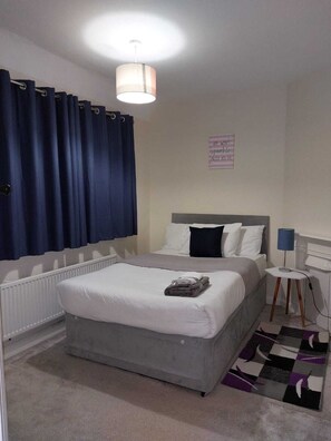 3 bedrooms, iron/ironing board, free WiFi, bed sheets - Remarkable 3-bed House in Leeds (Leeds)
