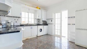Rumah | 4 kamar tidur