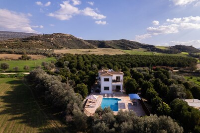 Villa Kambos Dio in Polis