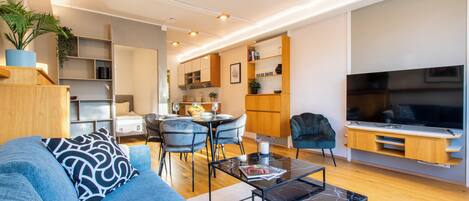 Deluxe One-Bedroom Apartment