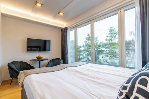 Deluxe Double Room - without kitchen | Una scrivania, Wi-Fi gratuito, lenzuola