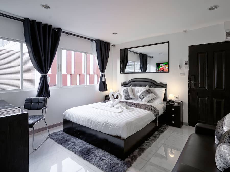 Junior Room, 1 Queen Bed, Non Smoking, City View | 1 bedroom, Egyptian cotton sheets, premium bedding, memory foam beds