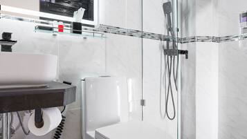 Junior Room, 1 Queen Bed, Non Smoking, City View | Bathroom | Shower, rainfall showerhead, free toiletries, hair dryer