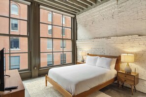 5 bedrooms, iron/ironing board, WiFi, bed sheets